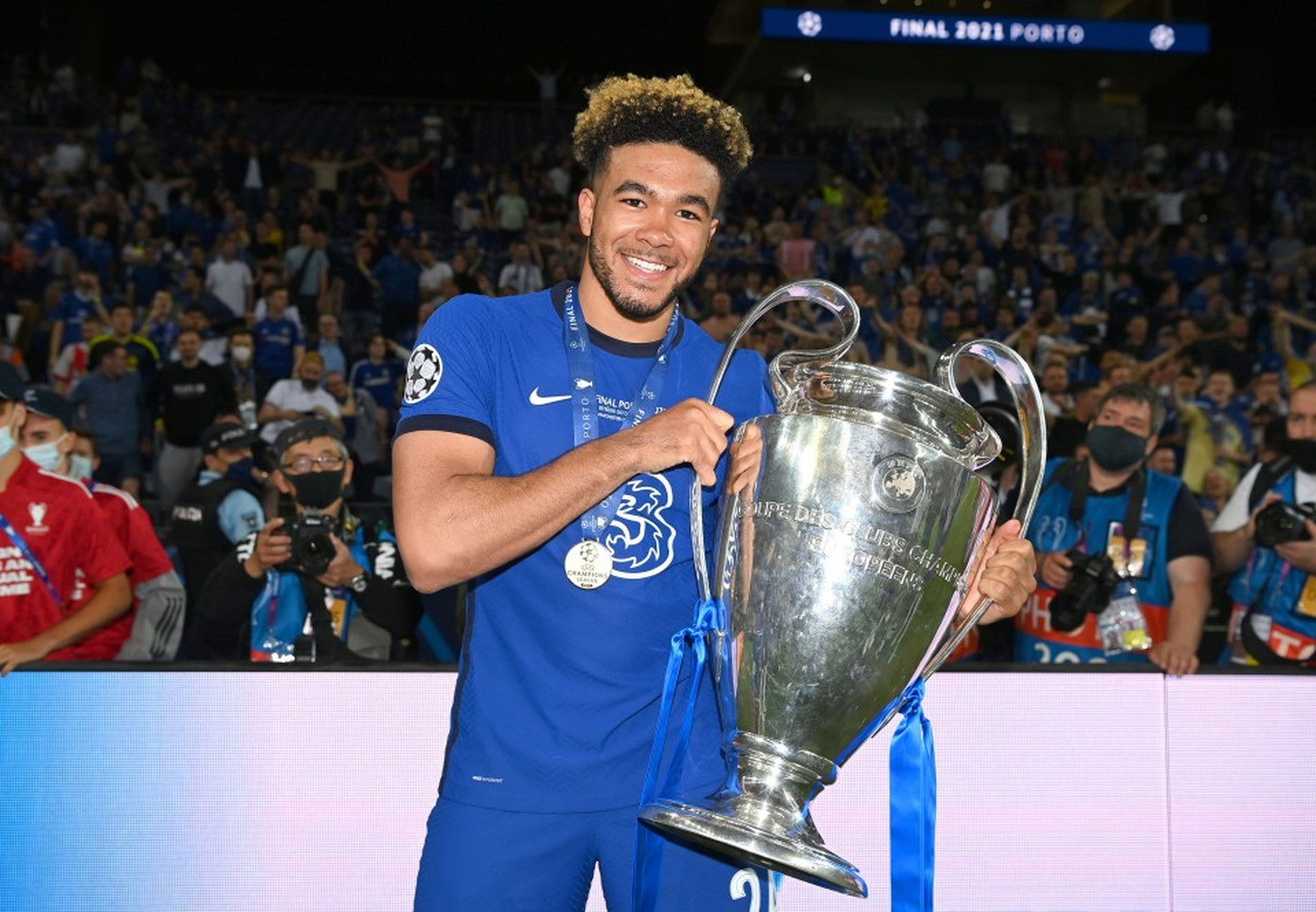 切尔西顶住压力展现球队实力 切尔西顶住压力展现球队实力