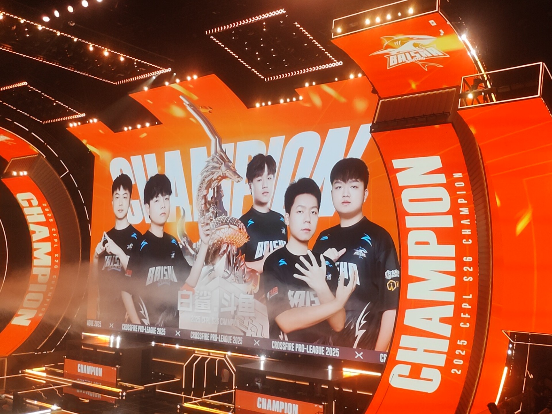 开云下载-比赛进入白热化，双方鏖战角逐胜利