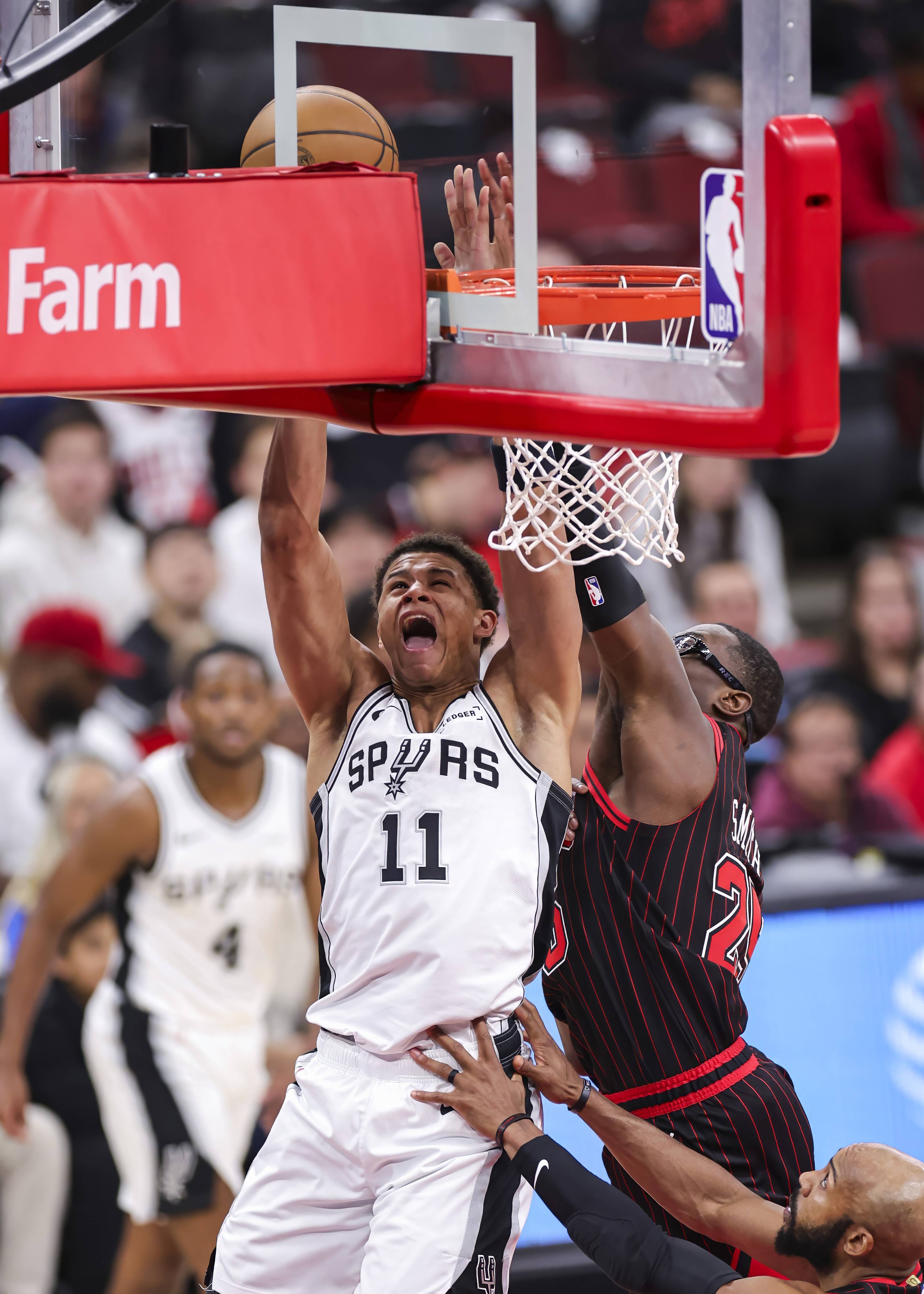 公牛绝杀马刺，欧文状态火热