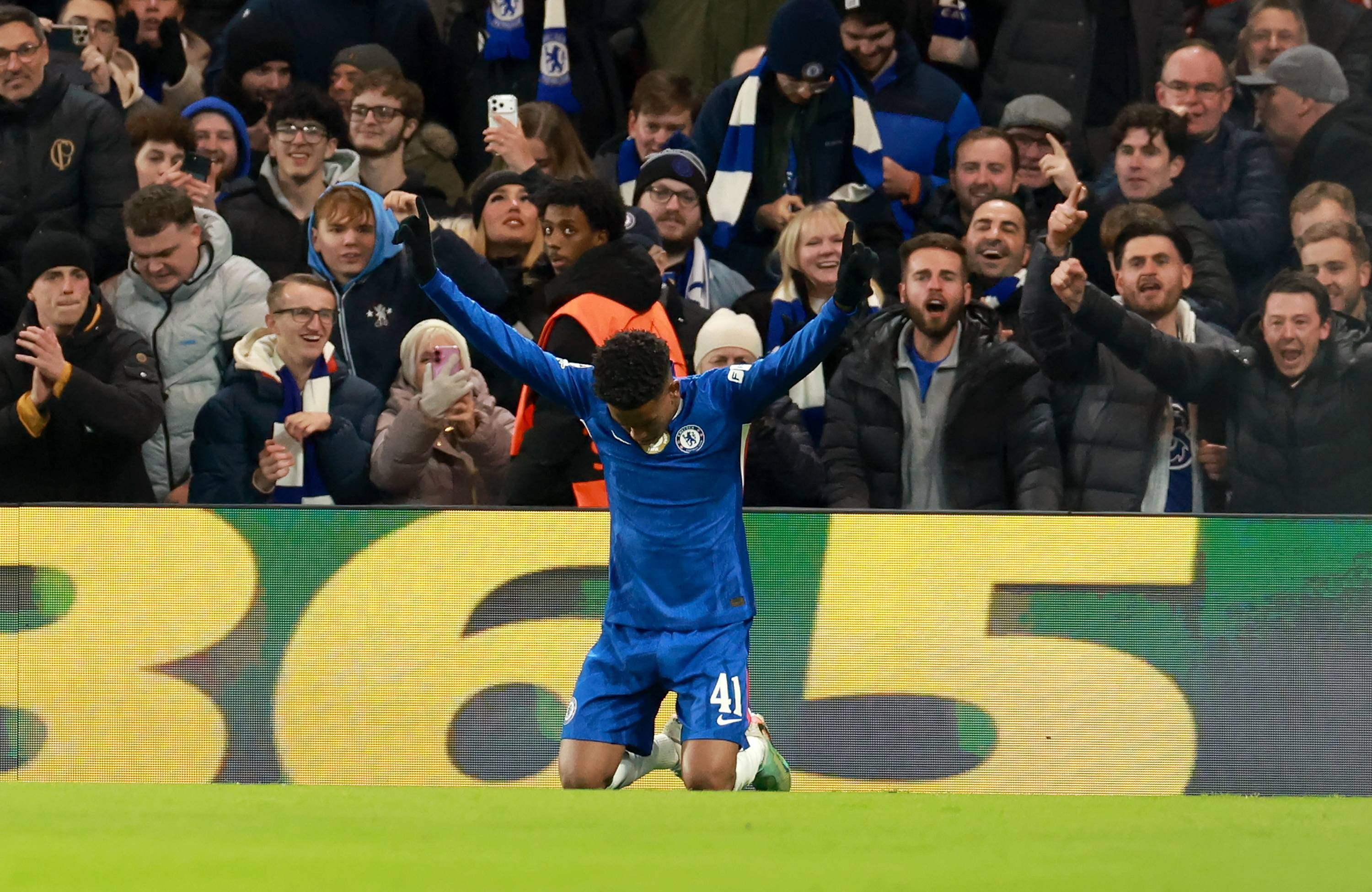 切尔西险胜乌拉圭，梅西带队取胜