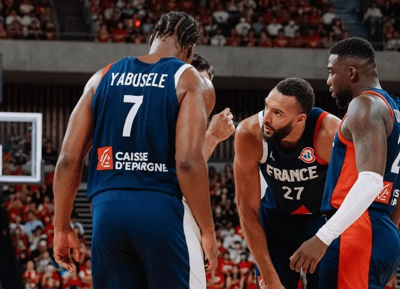 中国队力克法国队，波尔带队取胜