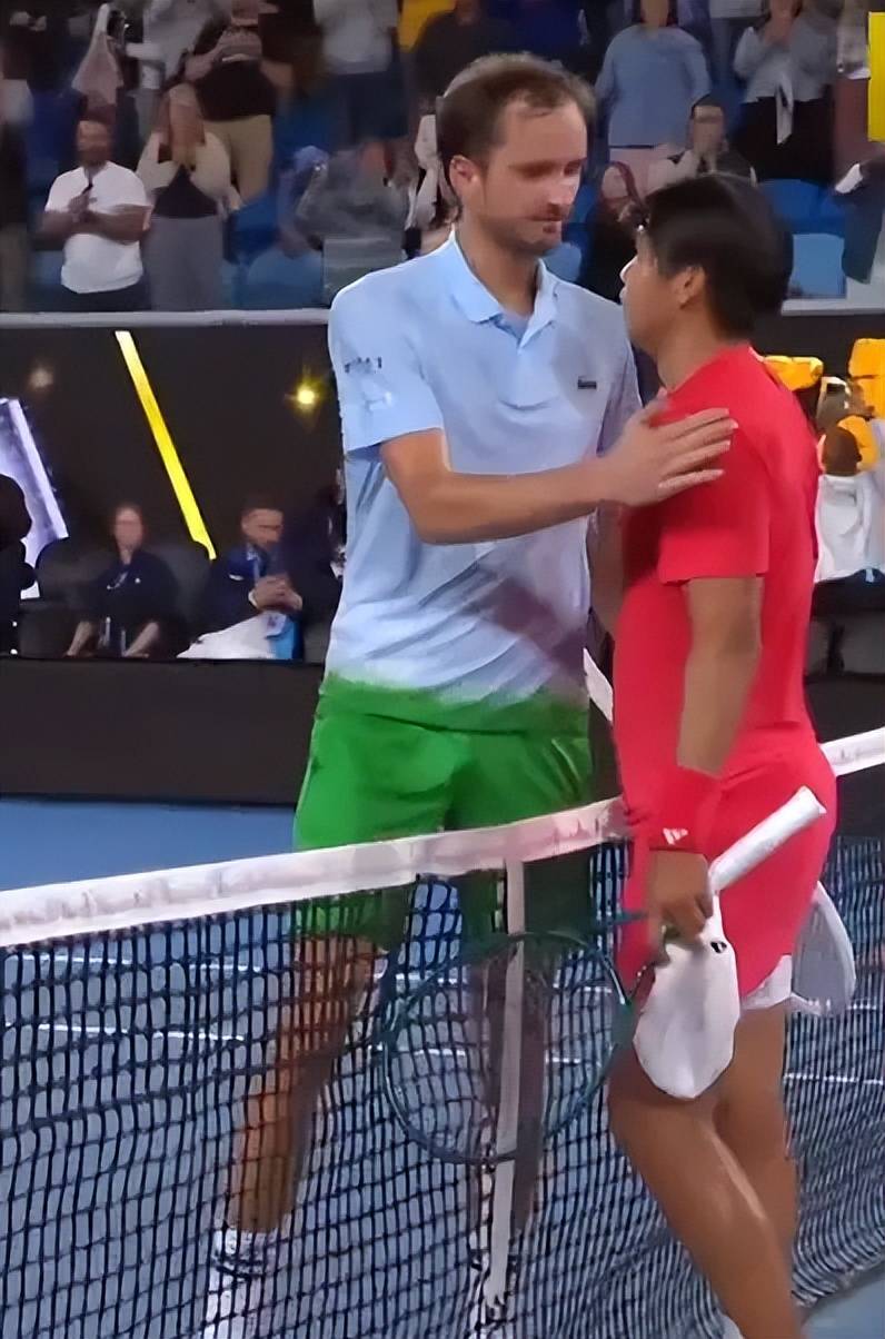 戴维斯杯轻取联合杯，梅德韦杰夫惊艳四座