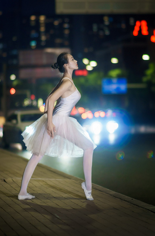 当东方巨龙遭遇西方熊王,拉梅洛·鲍尔如何用魔幻篮球席卷辽宁