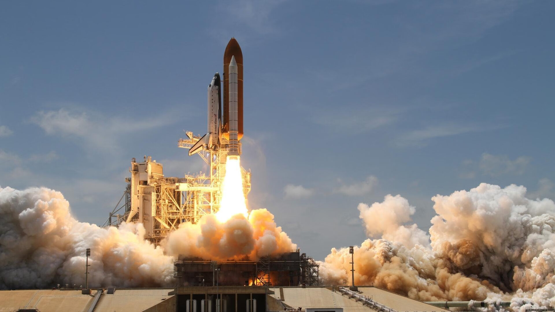 赛场之外的引擎轰鸣，佩德里在F1之夜定义足球场的绝对速度